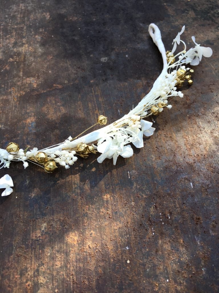 Barrette de mariage Aura en fleurs naturelles - accessoire de mariée en fleurs séchées