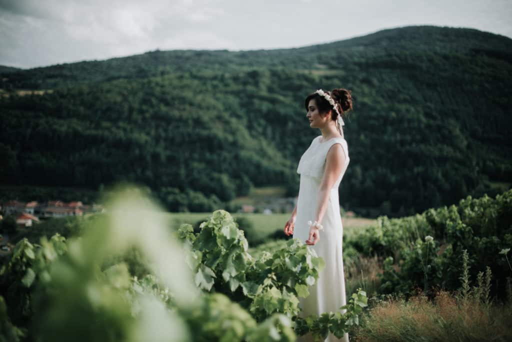 Léa-Fery-photographe-professionnel-lyon-rhone-alpes-portrait-creation-mariage-evenement-evenementiel-famille- porter une couronne de fleurs de mariage
