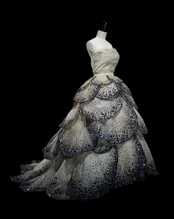 Robe Junon -Christiandior_1949_credits_lazizhamani - Article porter une couronne de fleurs