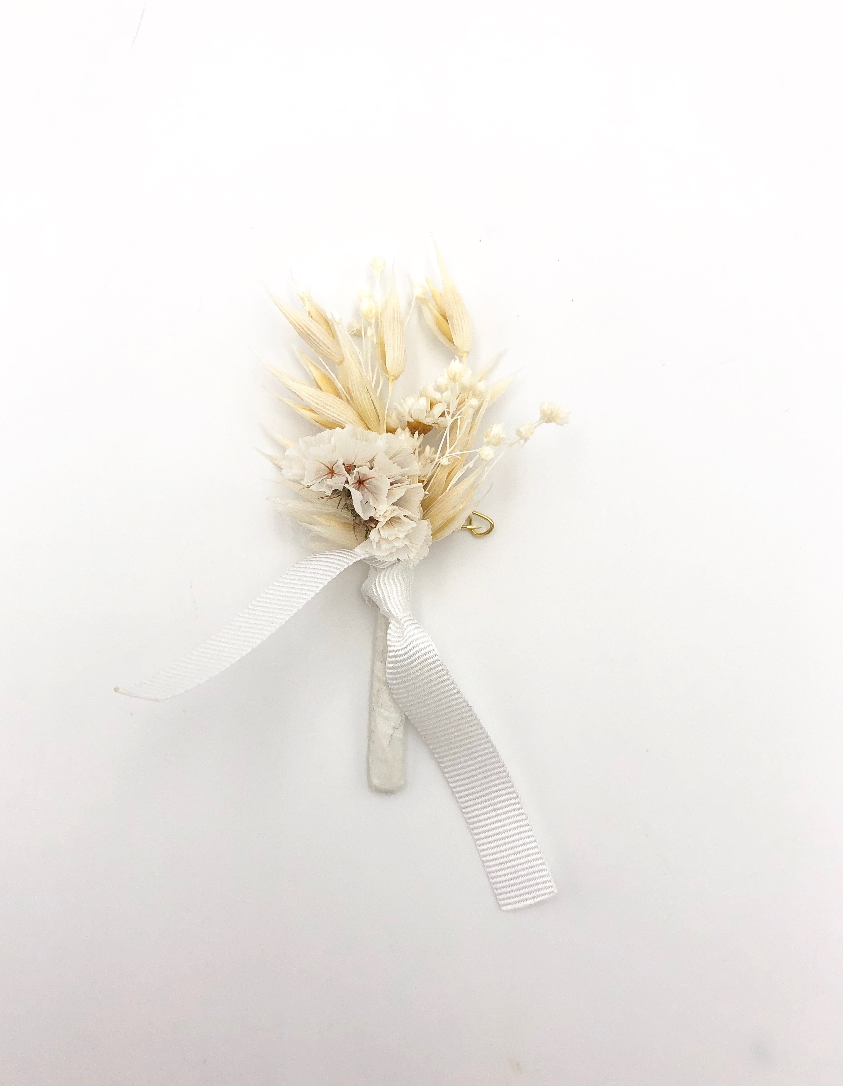 Boutonnière en fleurs séchées Auguste pour le marié chic