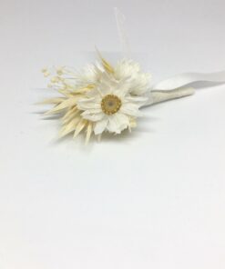 Boutonnière en fleurs séchées Auguste - accessoire pour le marié