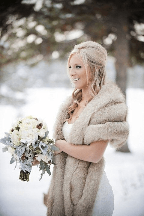 Mariage hivernal - tenue fourrure - Happywed.com