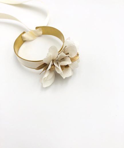 Bracelet en fleurs dorées Ori pour le mariage