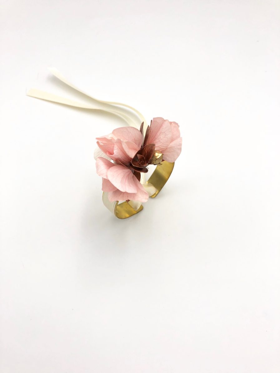 Bracelet jonc en fleurs stabilisées Phyra - Les Fleurs Dupont