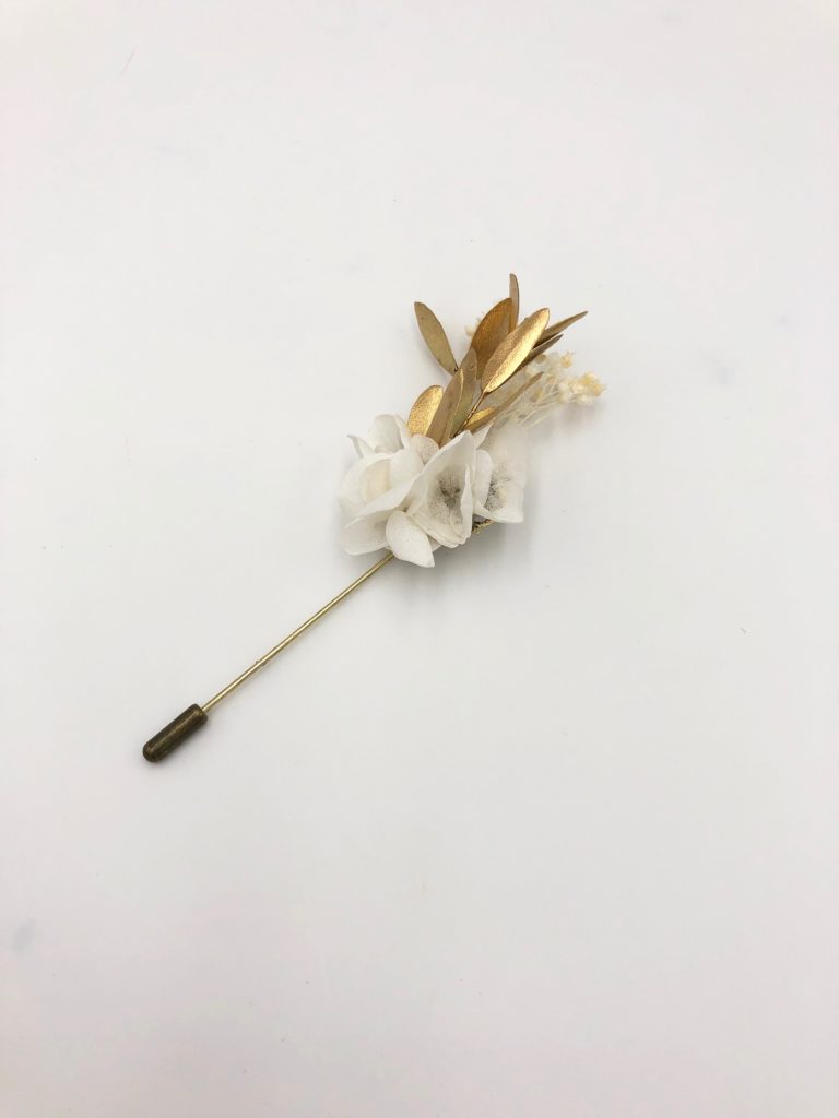 Boutonnière en fleurs dorées Ori - Mariage classique
