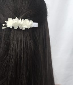 Petite barrette blanche en fleurs stabilisées