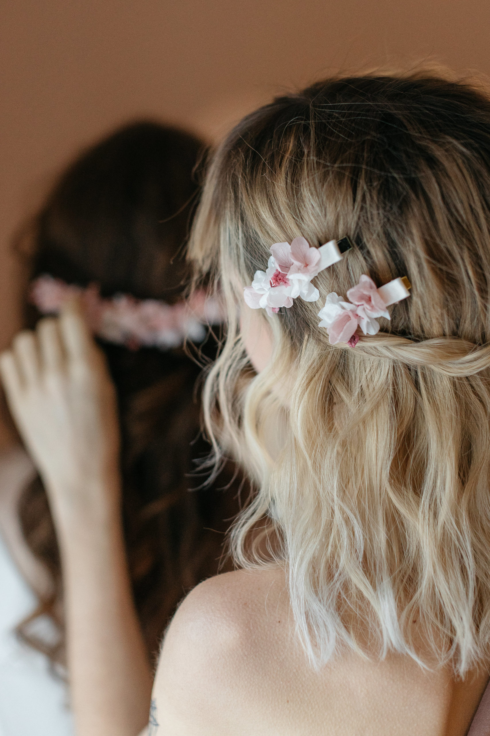 Petite barrette en fleurs stabilisées rose