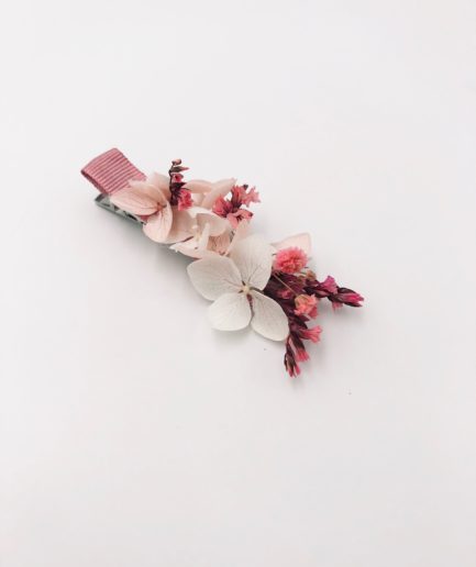 Petite barrette rose en fleurs stabilisées pour la demoiselle d'honneur