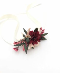 Bracelet en fleurs Carmin pour les demoiselles d'honneur