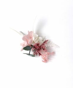 Boutonnière du marié Tourmaline en fleurs stabilisées