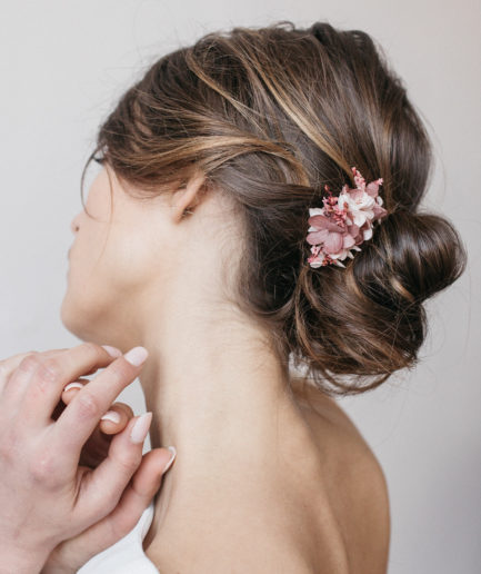 Peigne de fleurs mini Quartz pour la mariée moderne