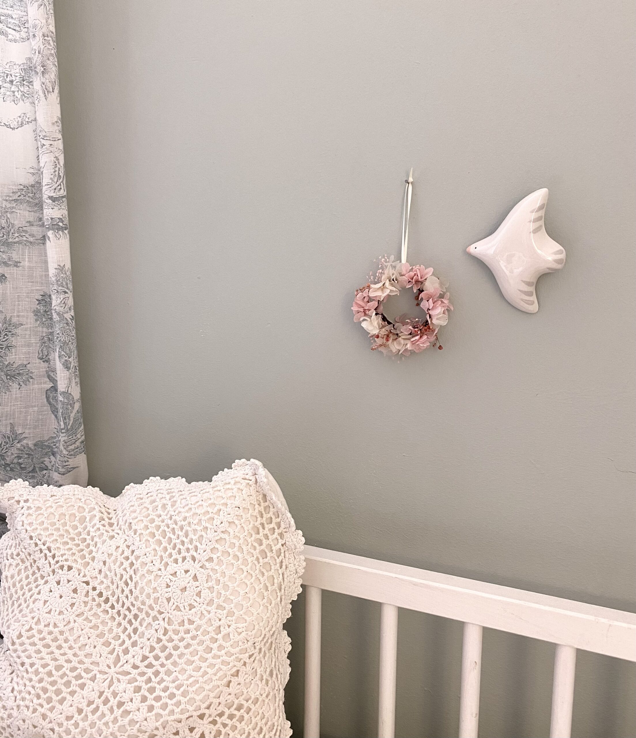 petite couronne de décoration Guimauve pour chambre de fille